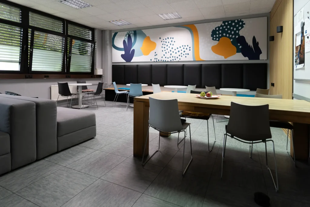 Textilspannrahmen als Design Elemente im CCS Pausenraum