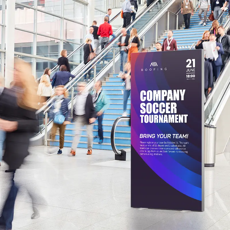 Textilspannrahmen als Info Point in einem Firmenfoyer über aktuelle Events