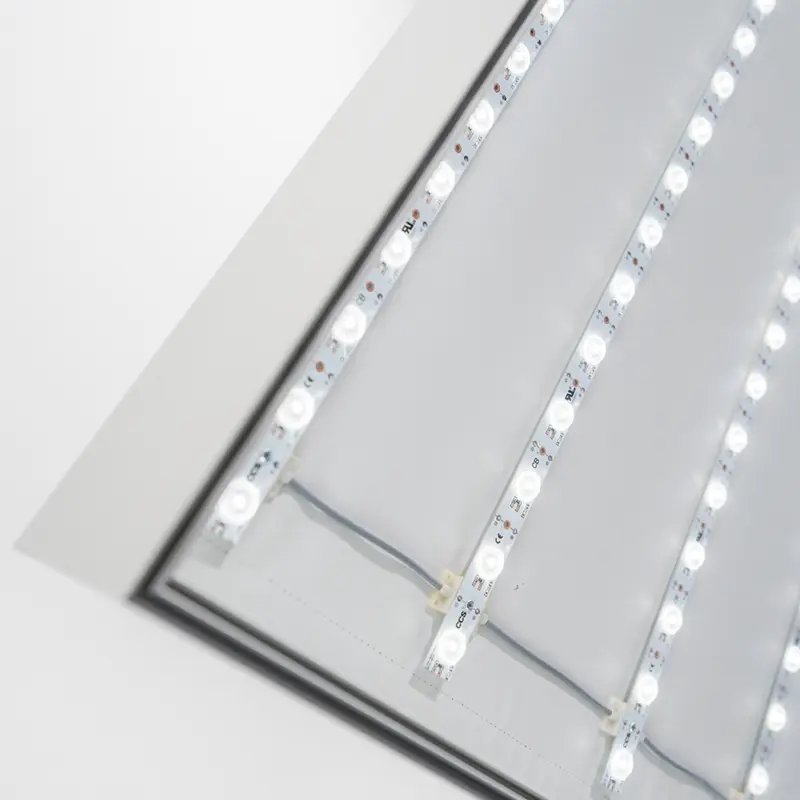 Blick in den LED Frame auf die Rückwand mit LED-Streifen