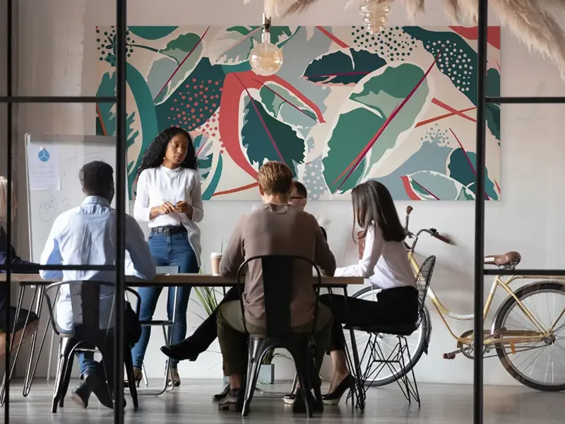 Akustik Wandbild in einem Meetingraum mit grafischem Textildruck