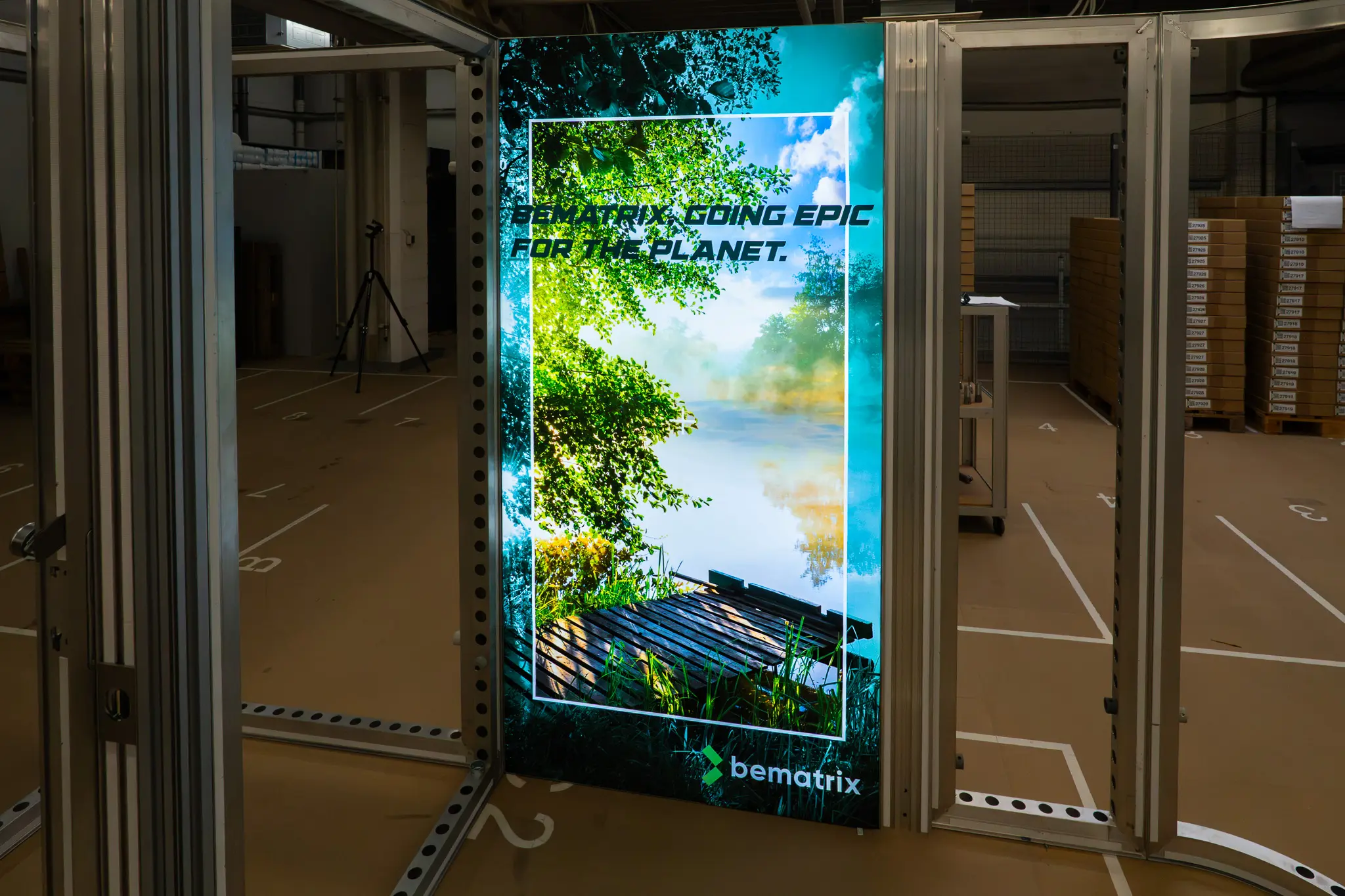 LED-Textilspannrahmen mit bematrix-Motiv