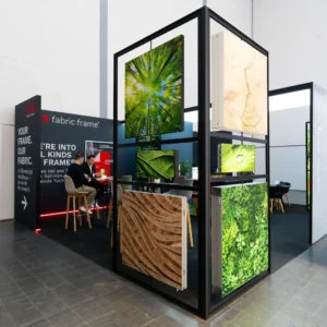 Der CCS Flip frame, eine Konstruktion mit drehbaren Rahmen mit Musterdrucken auf der EuroShop